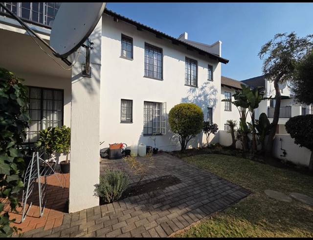 3 BEDROOM TOWNHOUSE FOR SALE IN MARAIS STEYN PARK